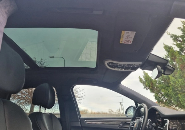 Porsche Macan cena 319000 przebieg: 43300, rok produkcji 2019 z Susz małe 121